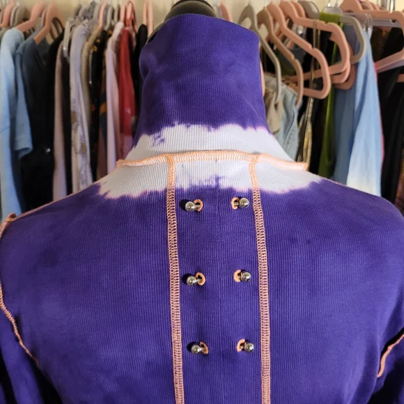 Diesel Early 2000s Y2K Purple Tie Dye Turtleneck w/ Back Piercing Detail Size L - Picture 11 of 15